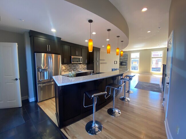 Building Photo - 111 N Walnut St