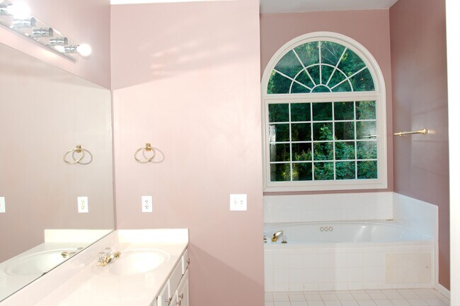 Master Bath - 2927 Arbor Creek Ln