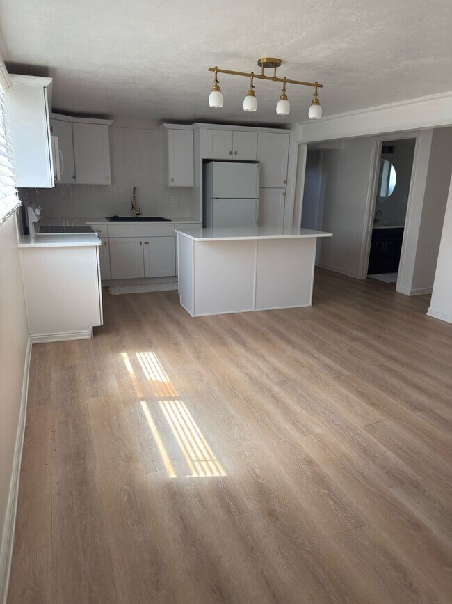 Building Photo - Cove Drive Comfort