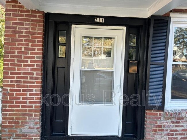 Building Photo - 311 Bracken St