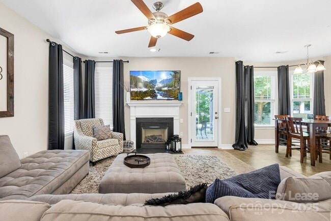 Building Photo - 18810 Coachmans Trace