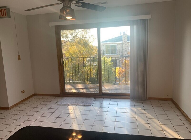 Building Photo - 8826 N Chester Ave