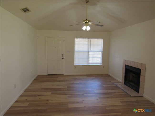Building Photo - 3004 Honeysuckle Cir