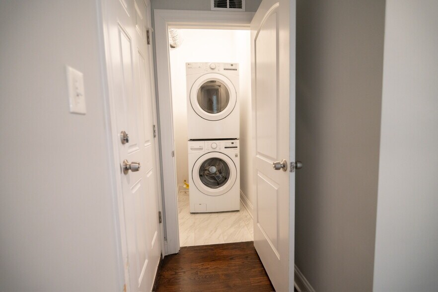 Building Photo - 7522 S Langley Ave