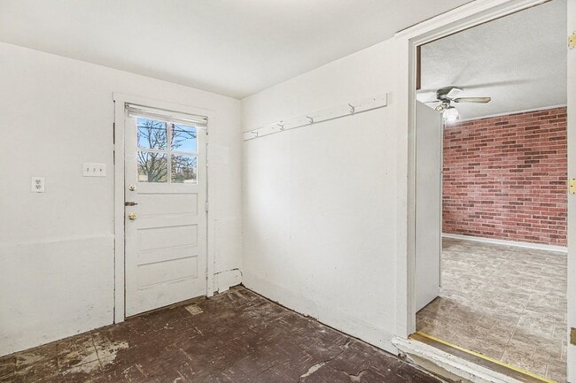 Building Photo - 3 Bedroom Cape Code house in Newville