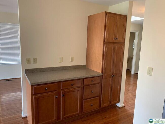 Building Photo - 6870 Hunt Dr