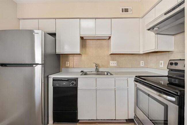 Building Photo - 1840 Burton Dr