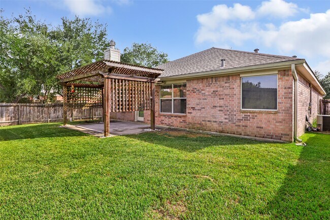 Building Photo - 20787 Oakhurst Park Dr