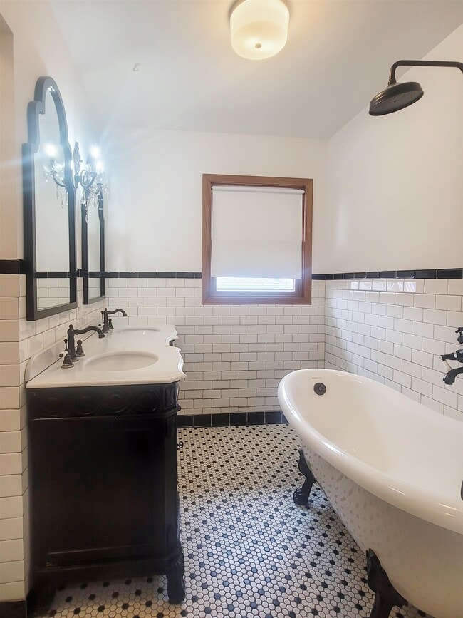 Building Photo - 445 Peach St