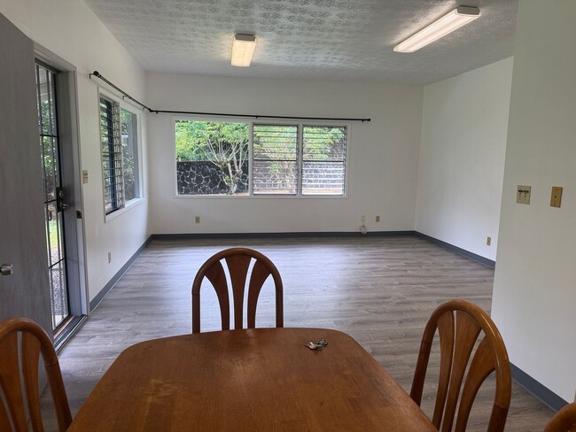 Building Photo - Updated Home near Pepe'ekeo Park!