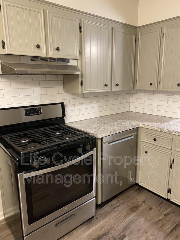 Building Photo - 998 52nd St SE