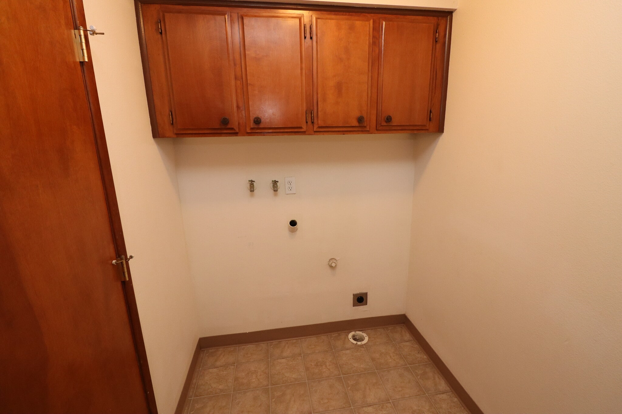Laundry Hook ups - 4840 Pennsylvania Ave SE