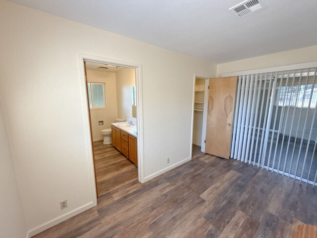 Building Photo - 3 Bedroom, 2.5 Bath House