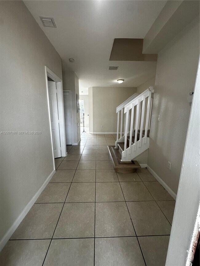 Building Photo - 2812 SE 16th Ave