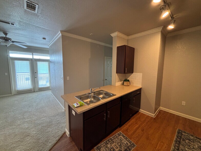 Primary Photo - 1811 Medical Pkwy