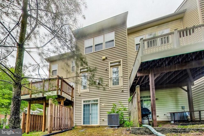 Building Photo - 3274 Amazon Ln