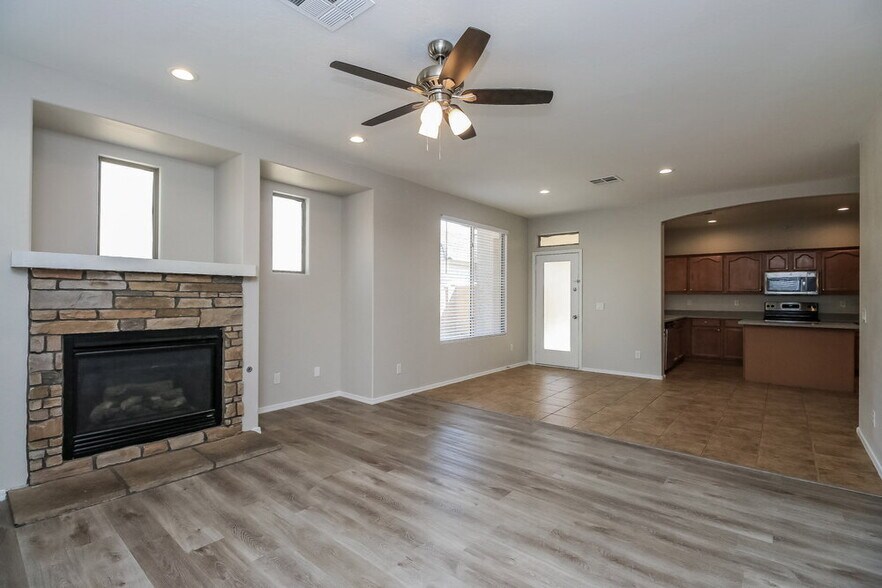 Building Photo - 3151 S Southwind Dr