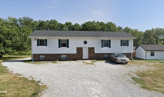 Primary Photo - 420 NE Park Ln