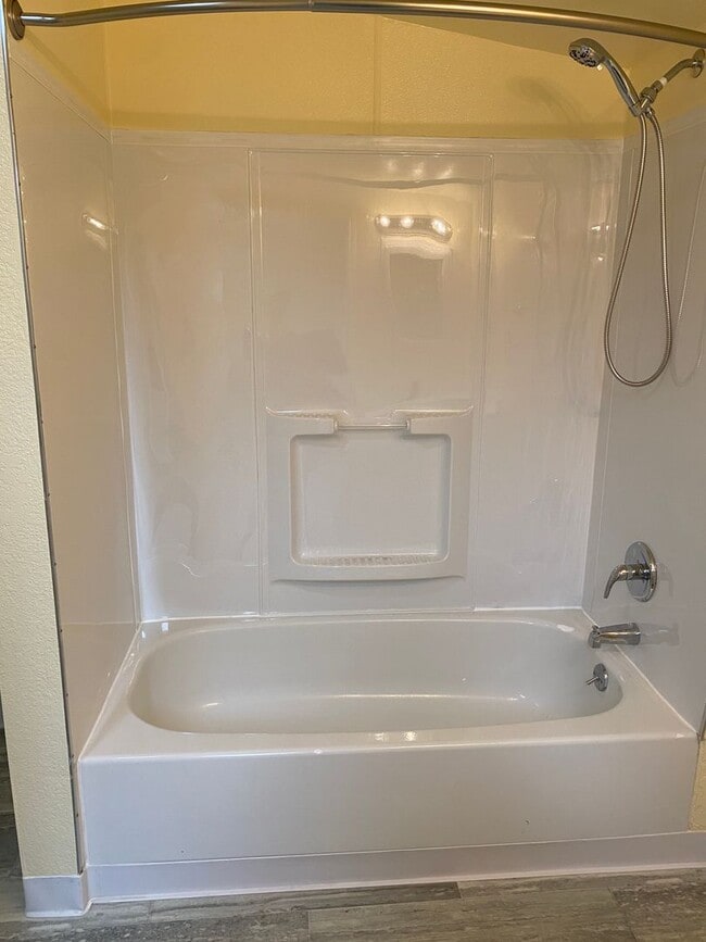 Building Photo - Pet Friendly Cozy 2 Bedroom on Mae Valley ...