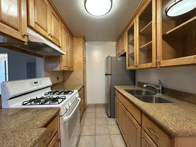 Primary Photo - 21 Thornton Ave