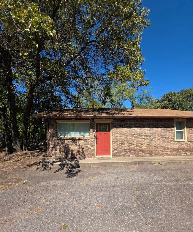 Primary Photo - 901 Crow Mountain Rd