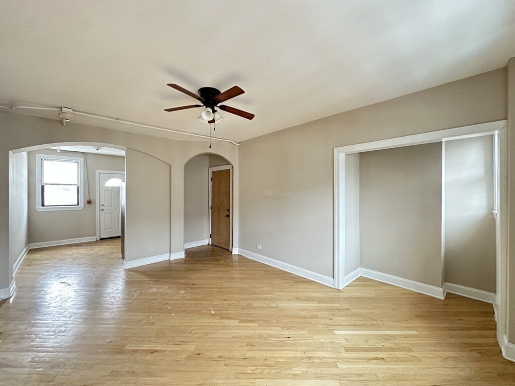 Building Photo - 901 Green Bay Rd