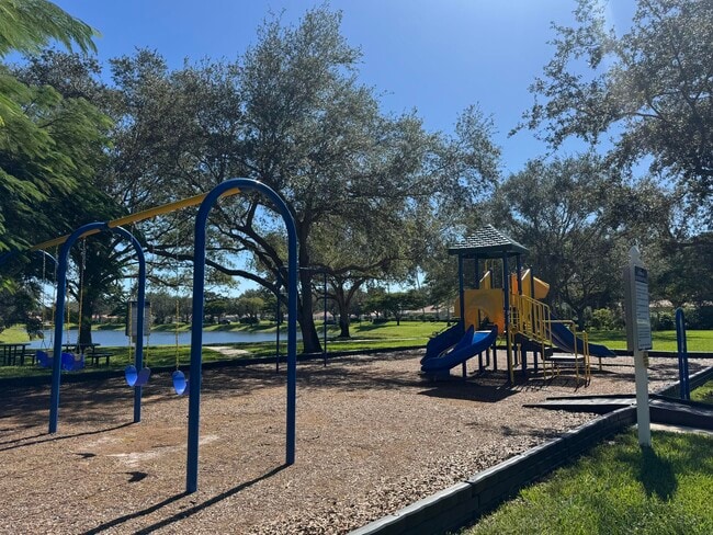 Building Photo - 2109 Tarpon Lake Way