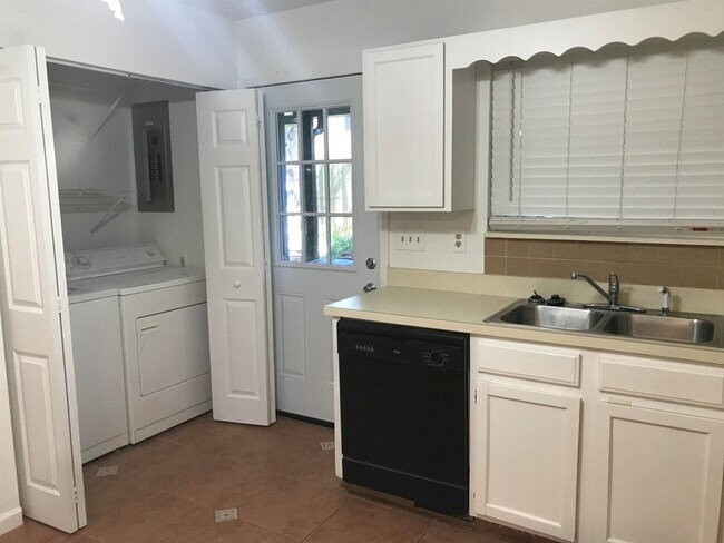 Building Photo - 615 Bowers Ct