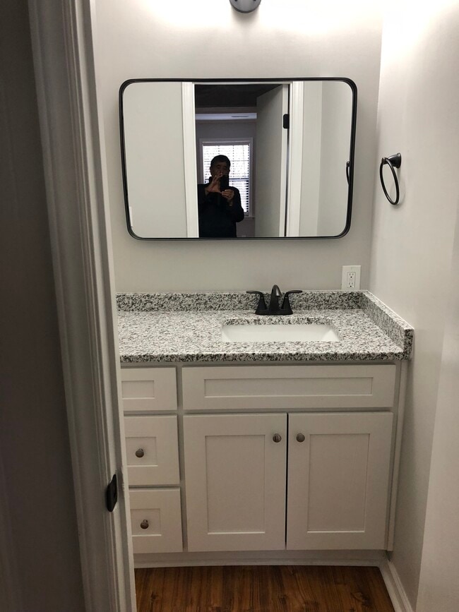 Half bathroom - 5916 Grosner Pl