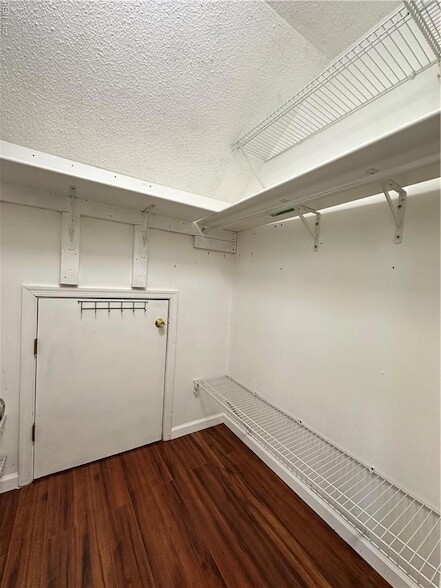 Building Photo - 3990 Roebling Ln