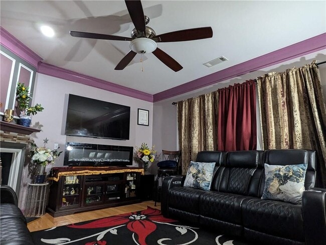 Building Photo - 815 Earlham Dr