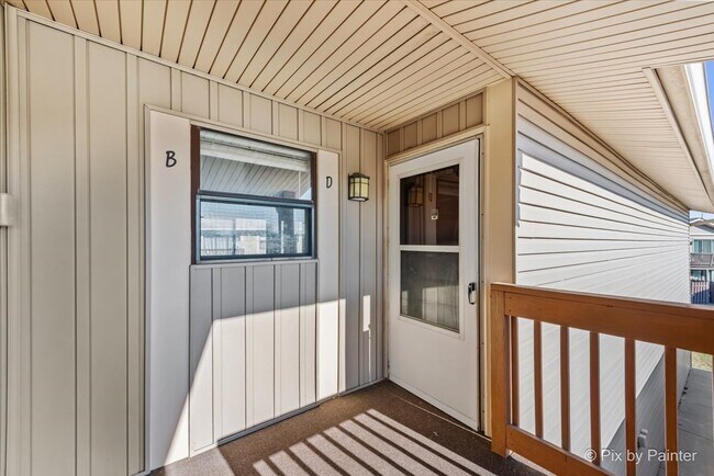 Building Photo - 5815 Wilshire Ct