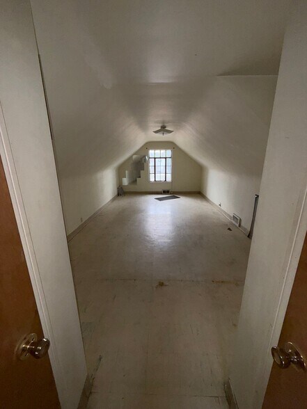 Building Photo - 3101 Iroquois Ave