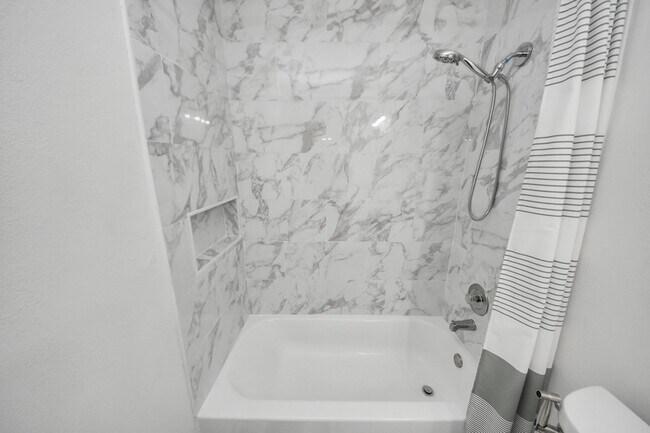 Building Photo - 20403 Blue Juniper Dr