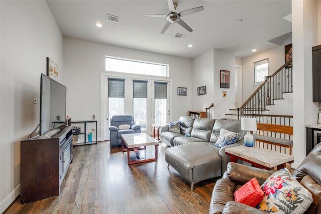 Building Photo - 4106 Marina St