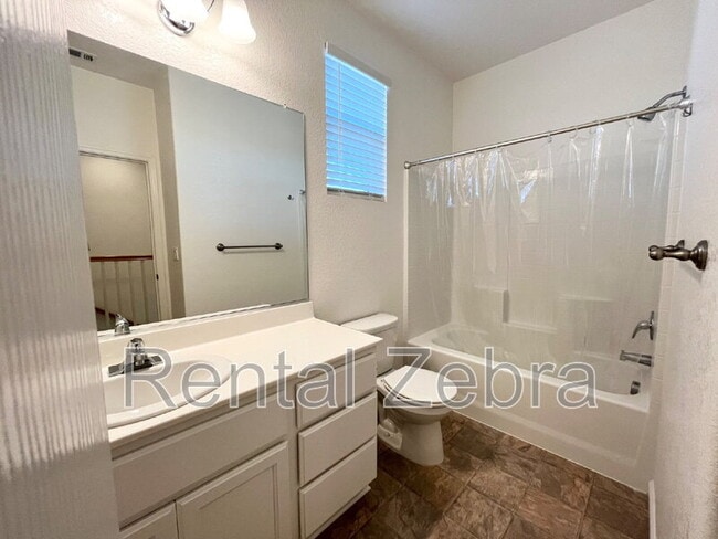 Building Photo - 1487 Bianchi Ln