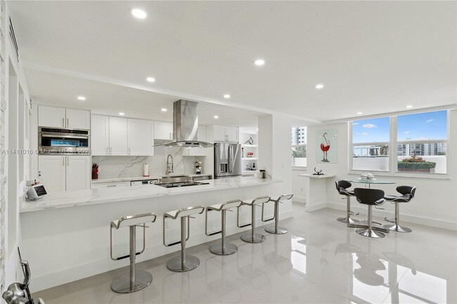 Building Photo - 2751 S Ocean Dr