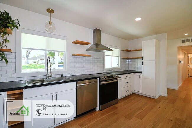 Building Photo - 1225 Manzanita Hills Ave