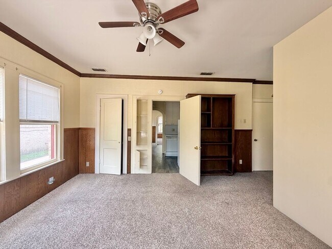 Building Photo - Charming Downtown Living in Tyler! 1 Bedroom 1 Bath! Available Now!
