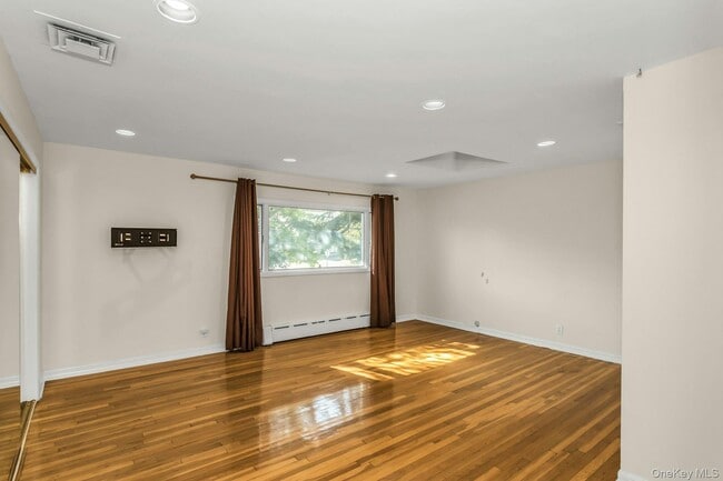 Building Photo - 260 Oak Ridge Ln