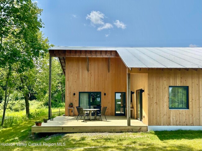 Building Photo - 88 Hover Ave