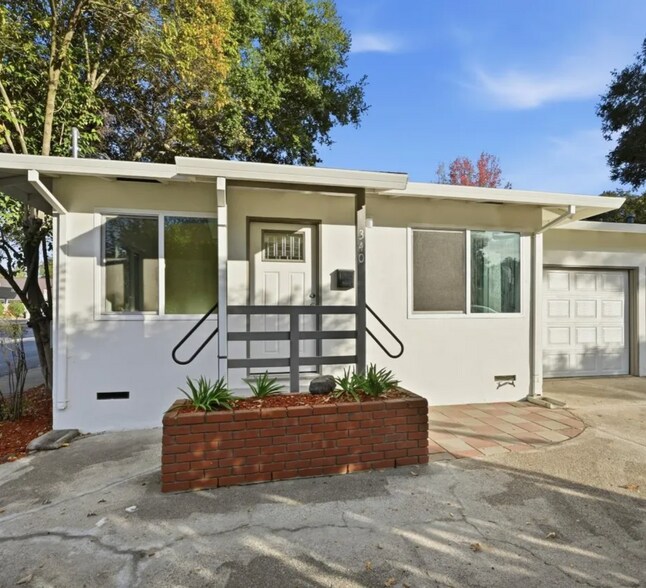 Front Door / Garage Door - 340 College Ave