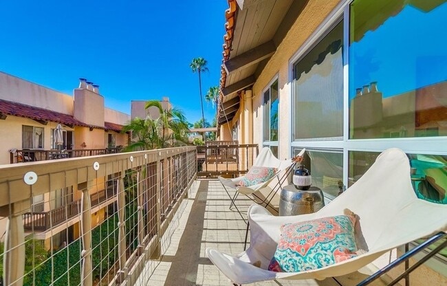 Building Photo - 1127 E Del Mar Blvd