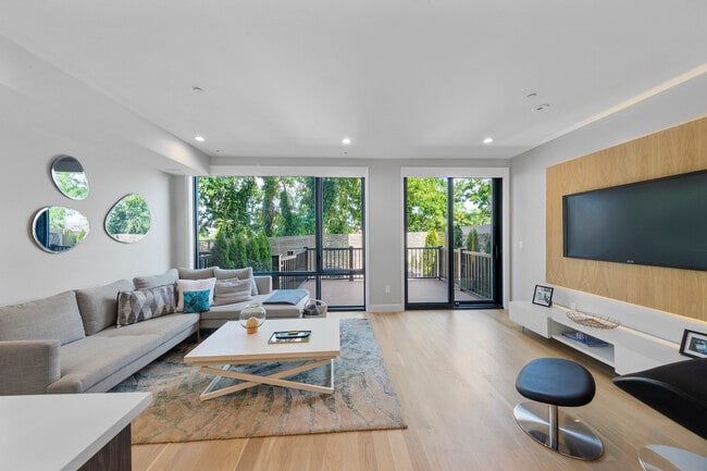 Building Photo - 8822 Churchill Rd