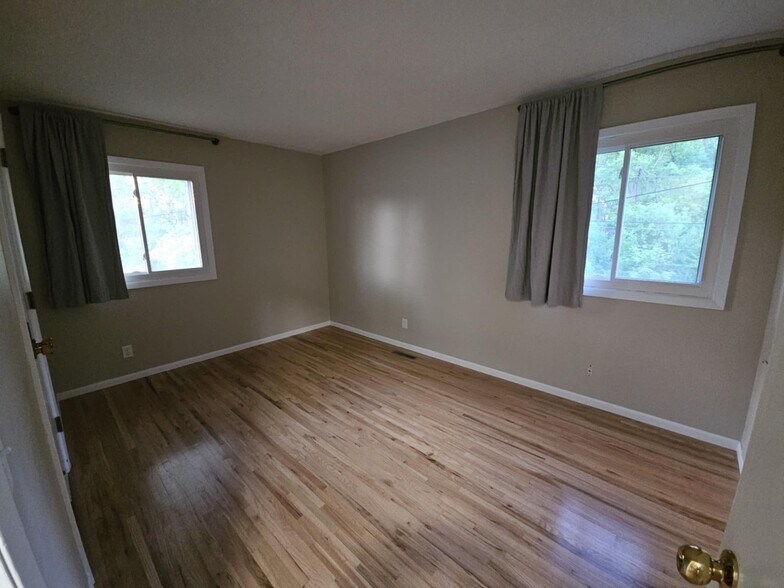 Master Bedroom - 103 Twinkle Ter