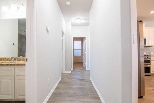 Building Photo - 819 Pentagon Rd