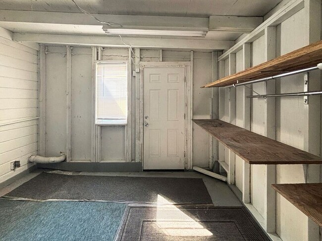 Building Photo - 1945 Lawrence St