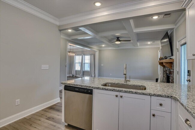 Building Photo - 627 Garland Trl