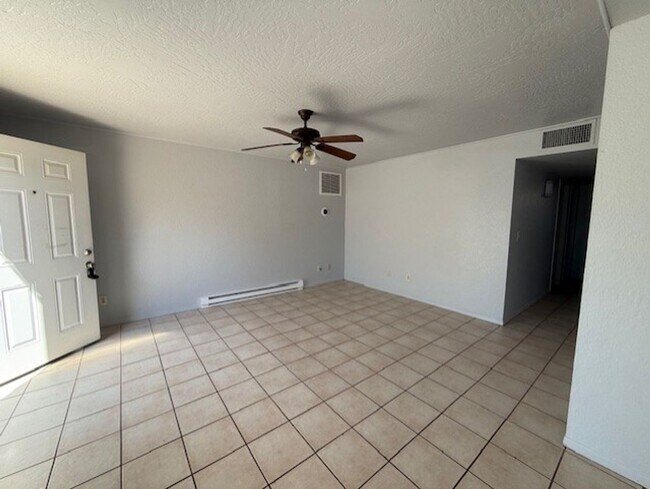 Building Photo - 2460 S High View Cir