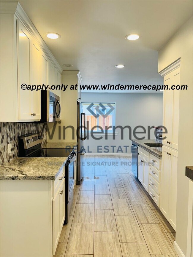 Building Photo - Beautiful 3BD/ 2BA Arden Arcade Home with Spacious Yard In Highly Desirable Location!